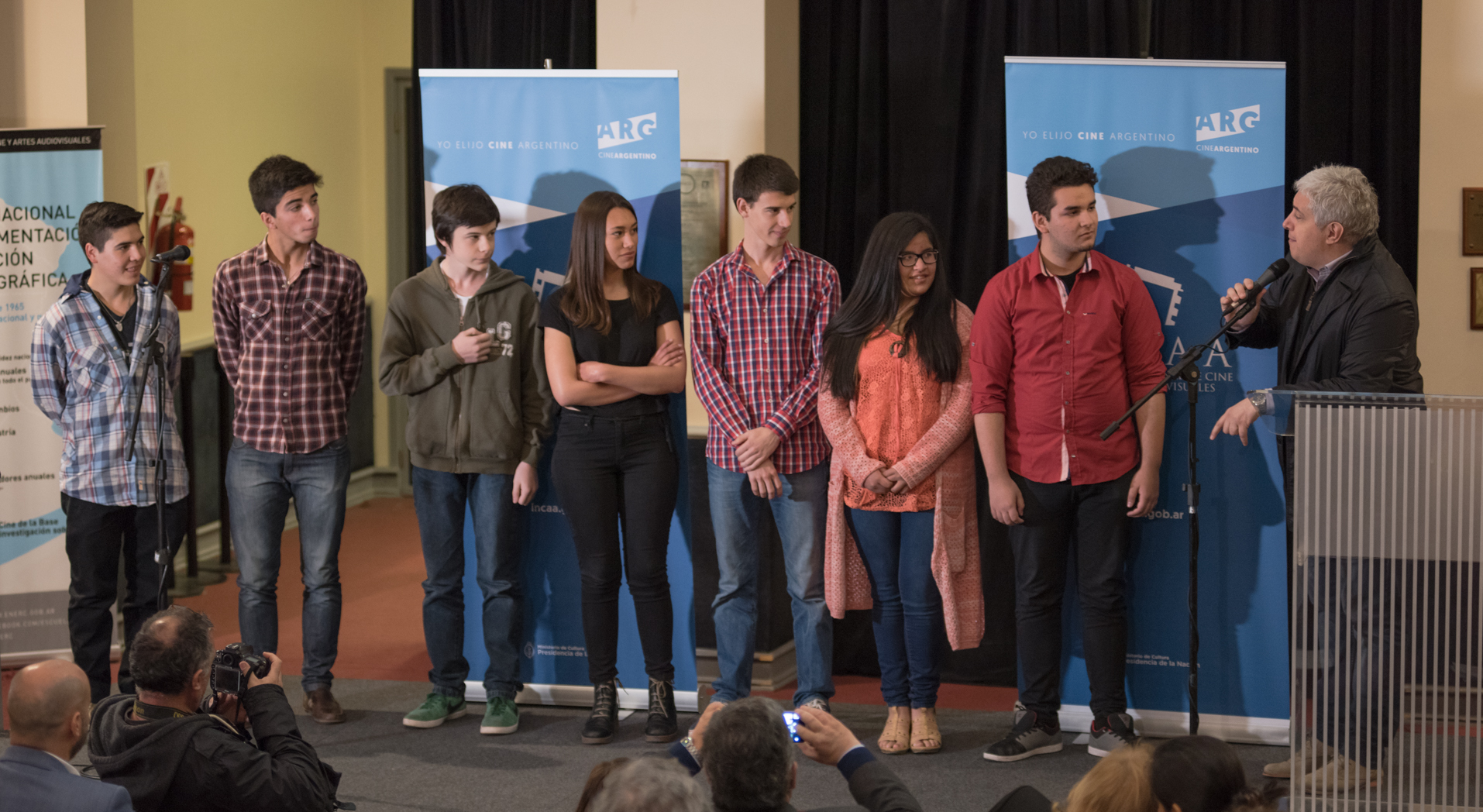 Siete adolescentes de todo el país fueron premiados por el INCAA