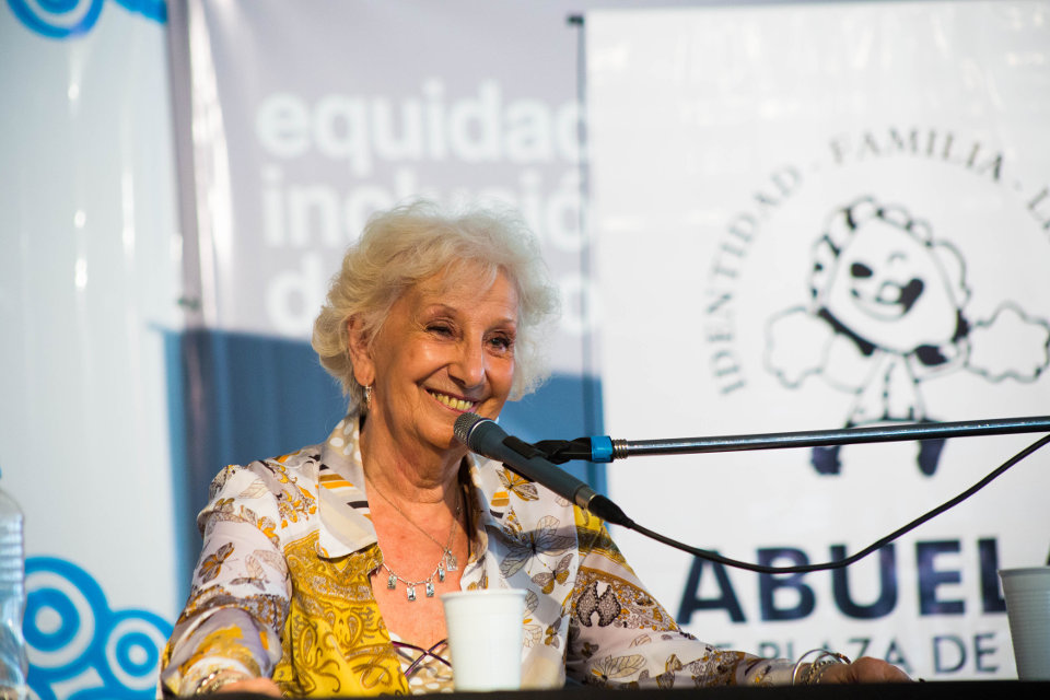 Emotiva charla de Estela de Carlotto en Mar del Plata 