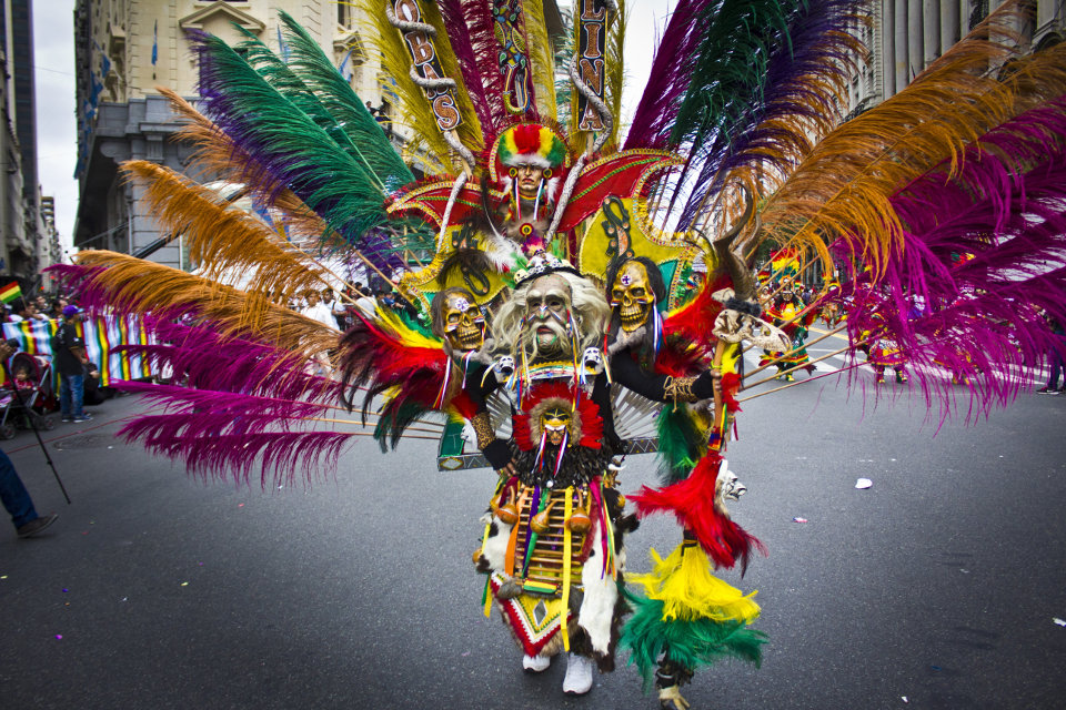 Desfile por la Integración Cultural de Bolivia y Argentina