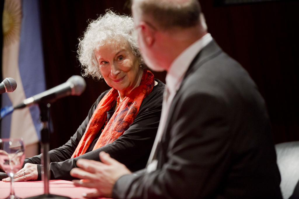 13 frases de Margaret Atwood en su paso por la Biblioteca Nacional