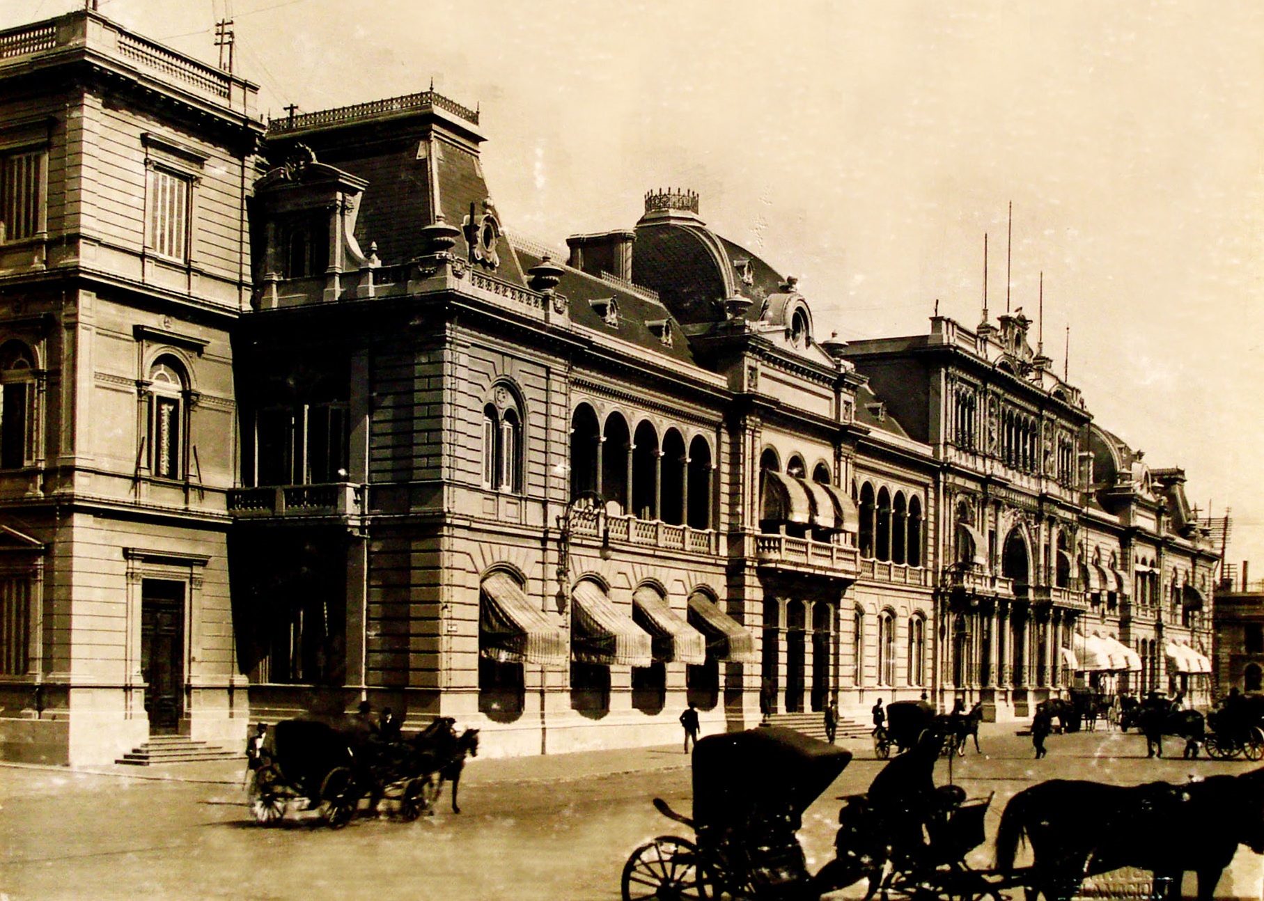 29 de enero de 1879: se inauguró la Casa de Correos. ¿Cómo se transformó en la Casa Rosada?