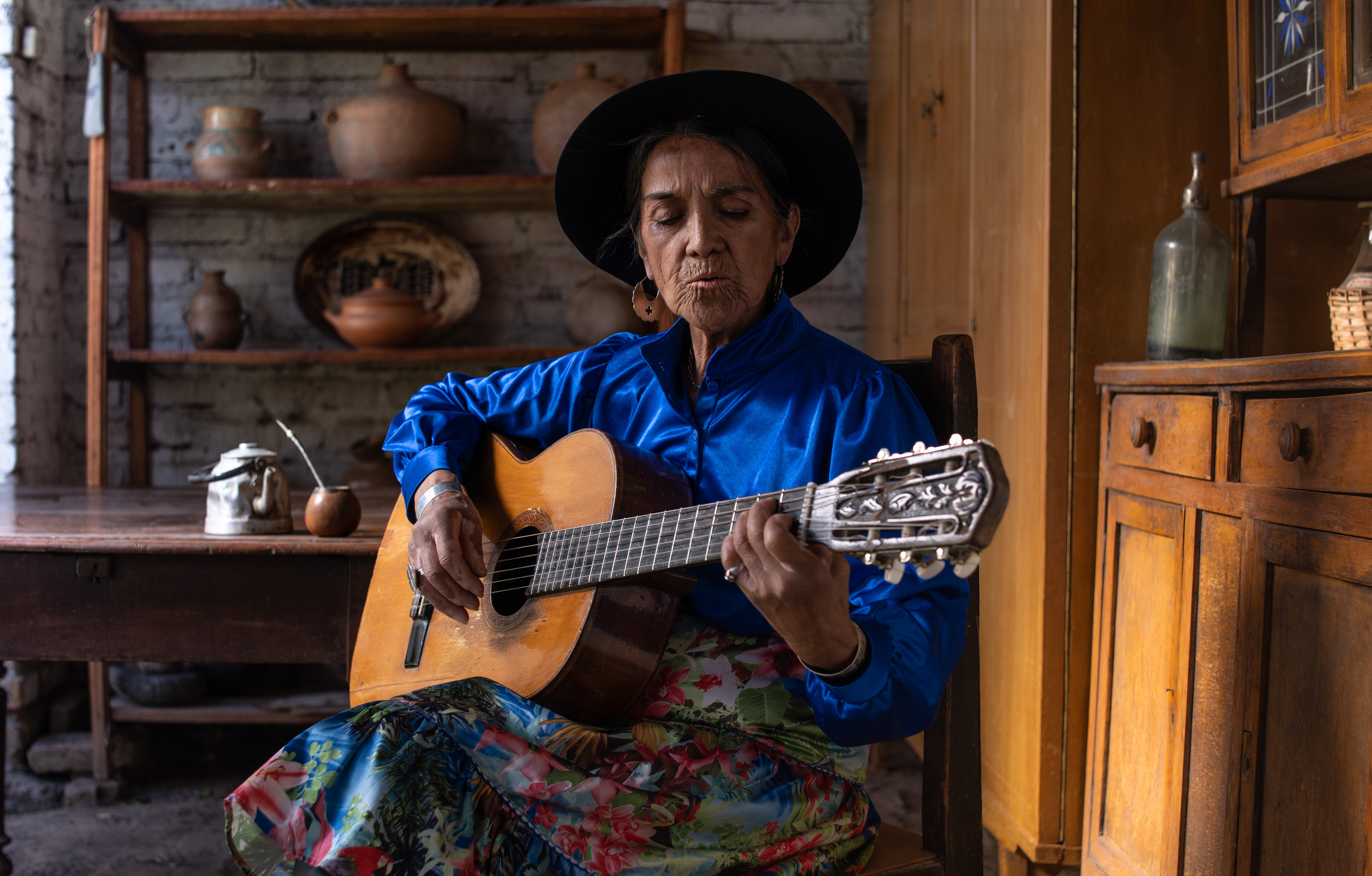 Luisa Calcumil, artista mapuche: “Saber quién es uno es el principio de ser culto"