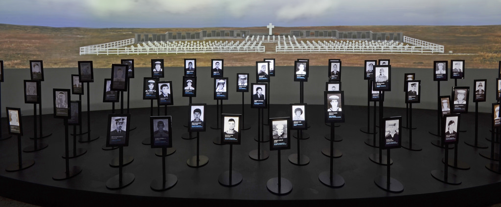 Cómo trabajó el Equipo Argentino de Antropología Forense en la identificación de soldados enterrados en Malvinas