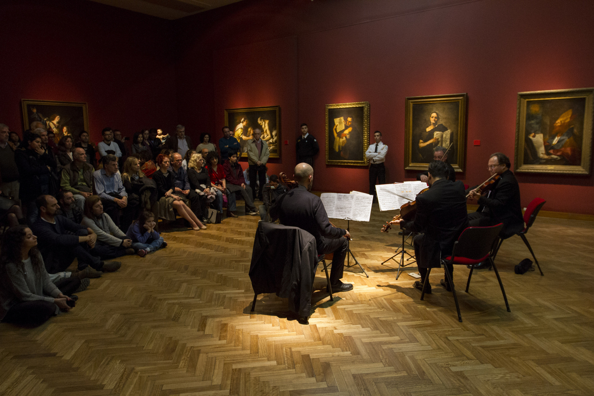 La noche de los 200 años también se celebró en los museos. Acá: las historias de quienes fueron al Museo Nacional de Bellas Artes
