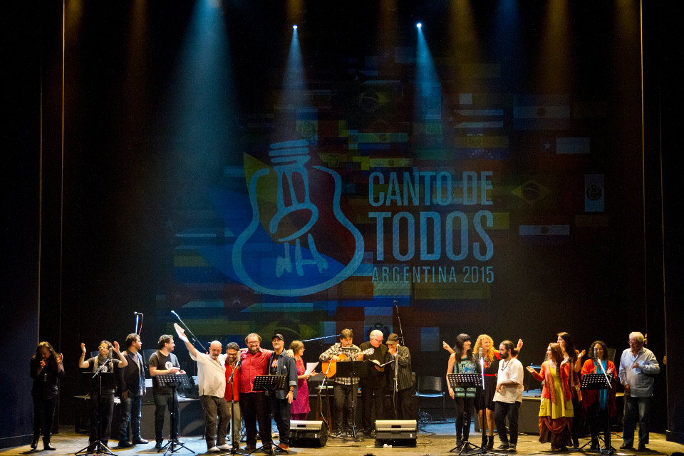 Canto de Todos 2015: poesía y compromiso en el Teatro Nacional Cervantes