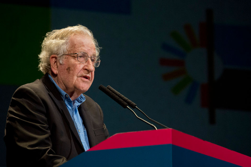 Conferencia Magistral de Noam Chomsky, referente ineludible para pensar la emancipación y la igualdad