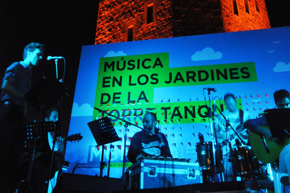 Música e intervenciones en la Torre de Agua de Mar del Plata