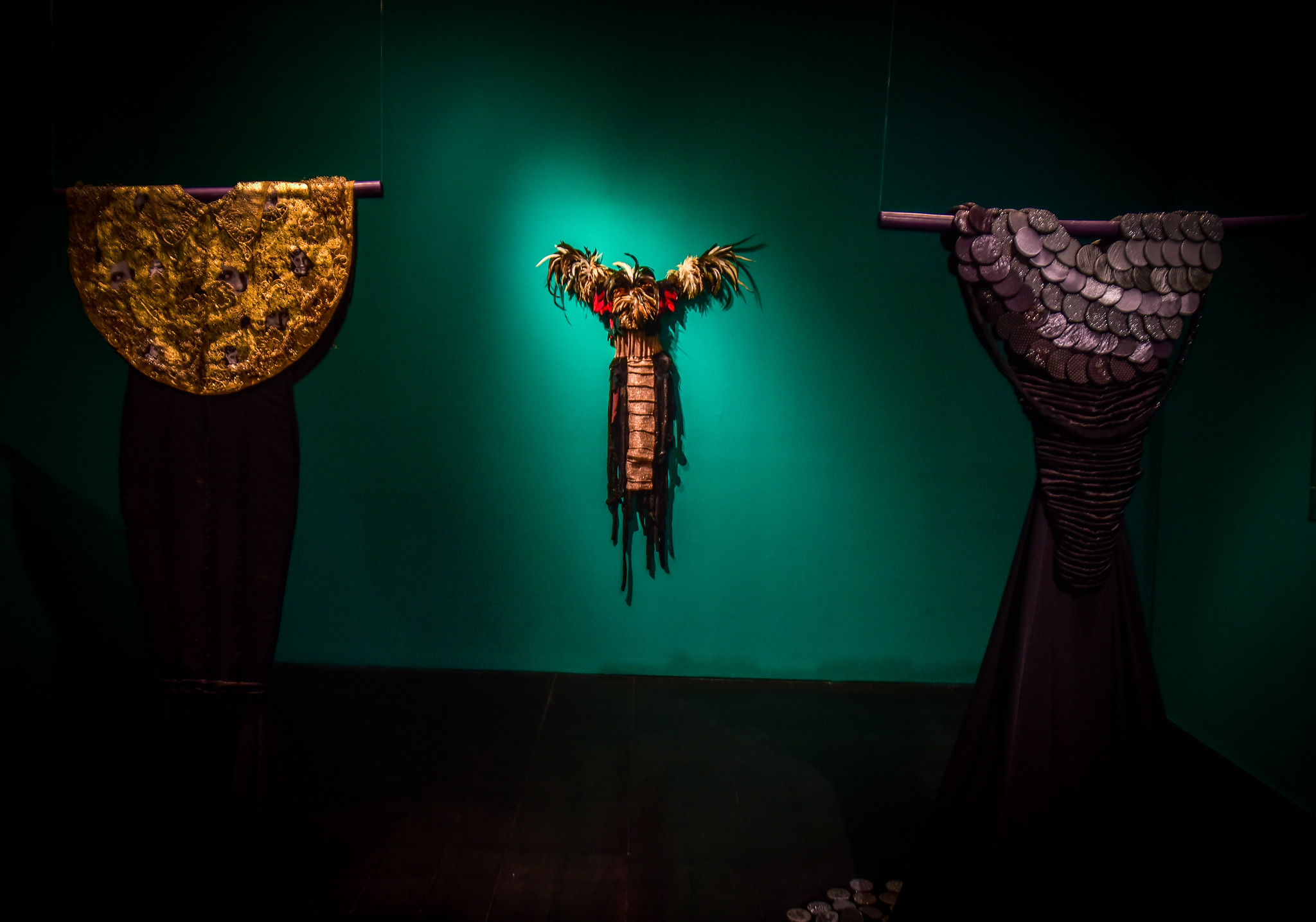 “Sueños vestidos”, esculturas flotantes inspiradas en Eva Perón