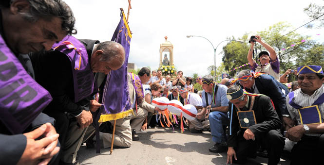 Ambos grupos (Aillys y Alféceres) se unen en uno de los pasos de la Fiesta del Niño Alcalde o Tinkunaco  
