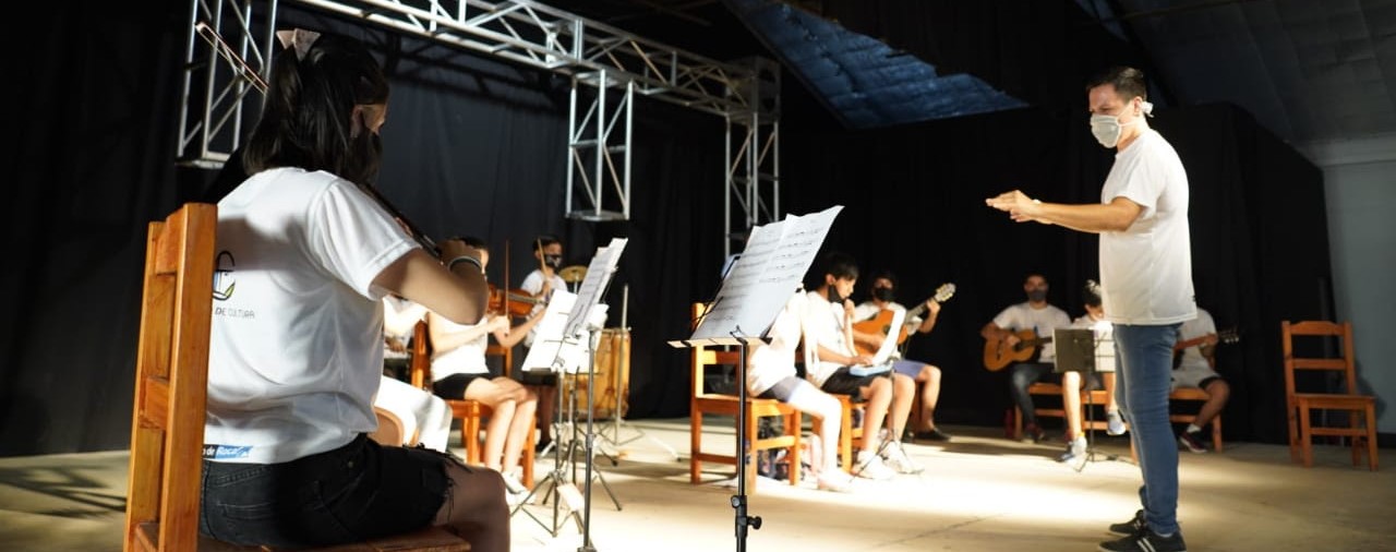 El Ministerio de Cultura hizo entrega de instrumentos musicales, en la provincia de Río Negro